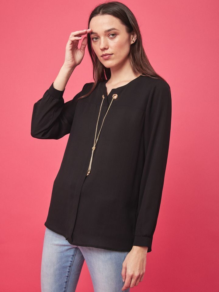 Rinascimento elegáns fekete női blúz arany lánccal 