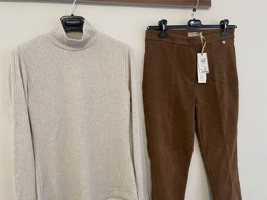 Rinascimento garbós nyakú vékony  női pulóver 