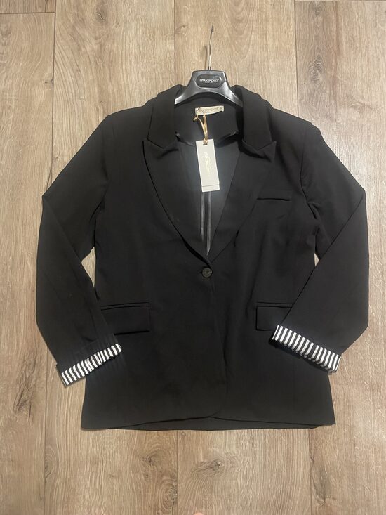 Rinascimento elegáns fekete női blézer 