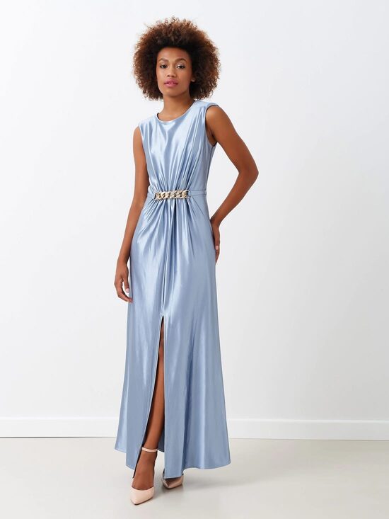 Rinascimento estélyi ruha arany lánccal 