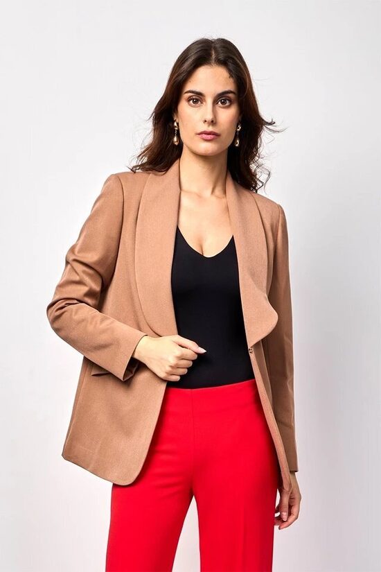 Rinascimento egyenes szabású barna női blézer 