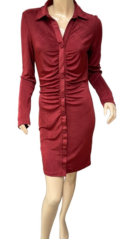 Rinascimento elől gombos csinos női ruha