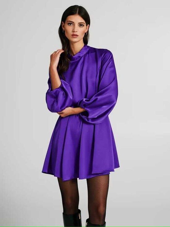 Rinascimento Viola csinos lila szatén női ruha XS-es