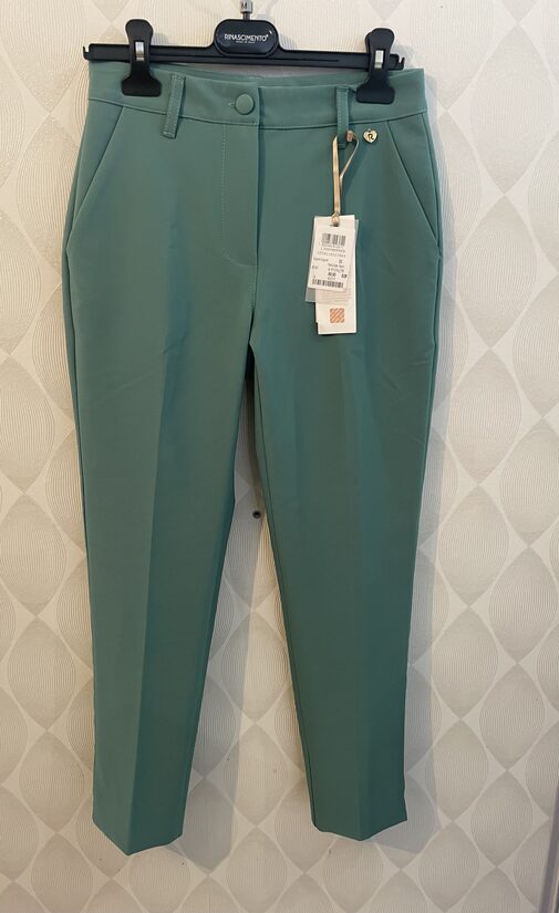 Rinascimento élre vasalt csinos női nadrág 