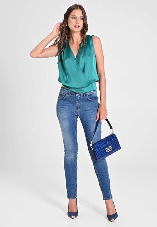 Rinascimento smaragd zöld átlapolt blúz 